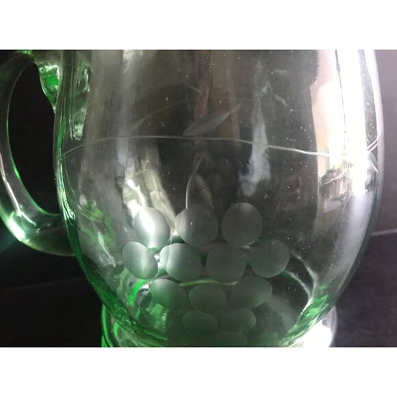 Vtg Mid Century Modern Green Glass Faceted Pitcher Grape Pattern Etched In Glass - Picture 7 of 9